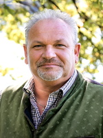 Portraitfoto von Bernhard Salomon