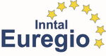 Logo Inntal Euregio mit sieben gelben Sternen im Halbkreis