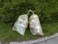 Bild von 2 gelben Säcken am Straßenrand